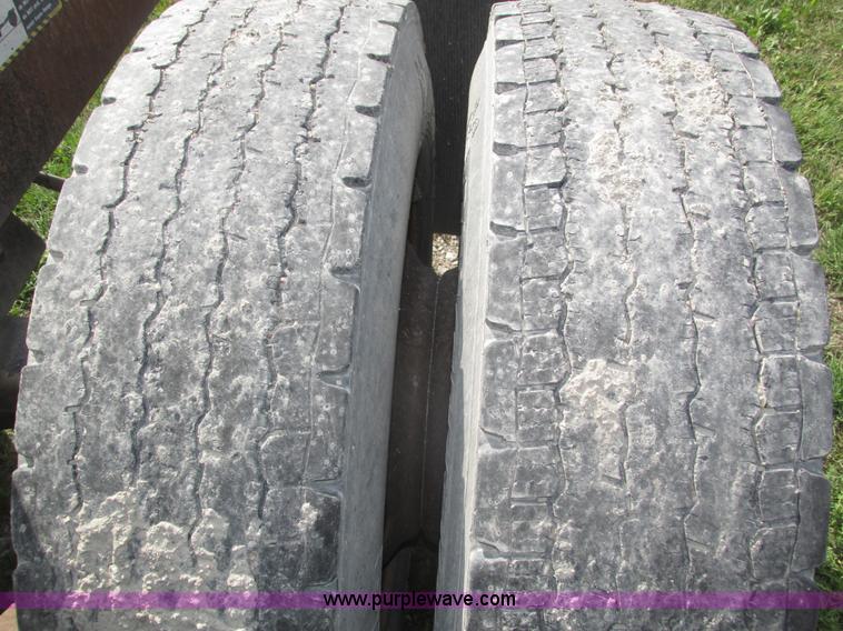 image for item H1141 1998 Mack CH613 semi truck