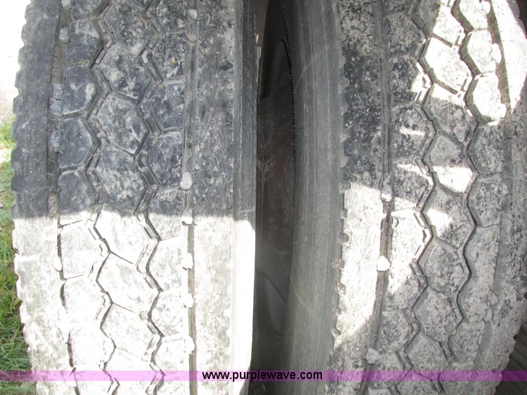 image for item H1141 1998 Mack CH613 semi truck