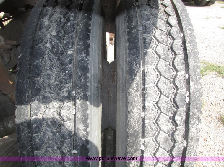 image for item H1141 1998 Mack CH613 semi truck