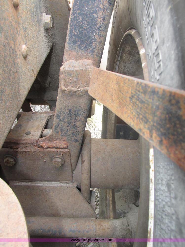 image for item H1141 1998 Mack CH613 semi truck