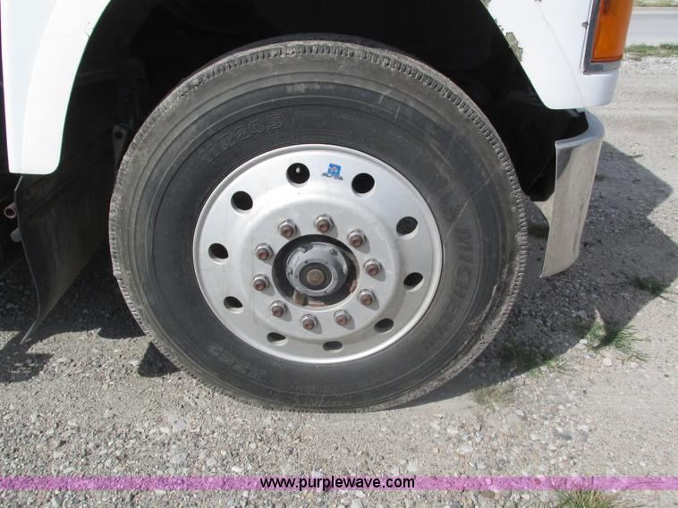 image for item H1141 1998 Mack CH613 semi truck