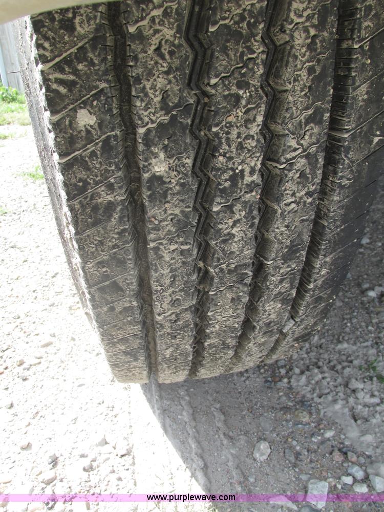 image for item H1141 1998 Mack CH613 semi truck