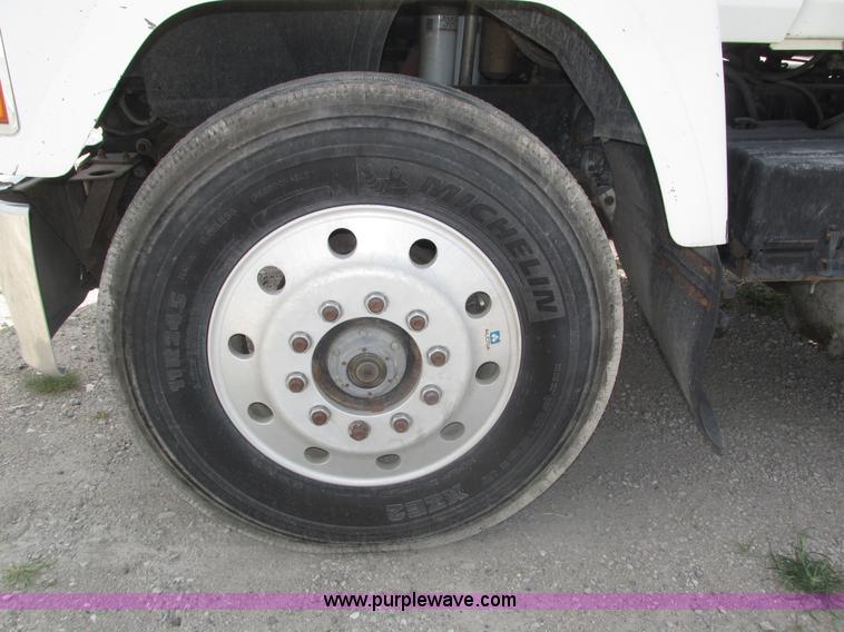 image for item H1141 1998 Mack CH613 semi truck