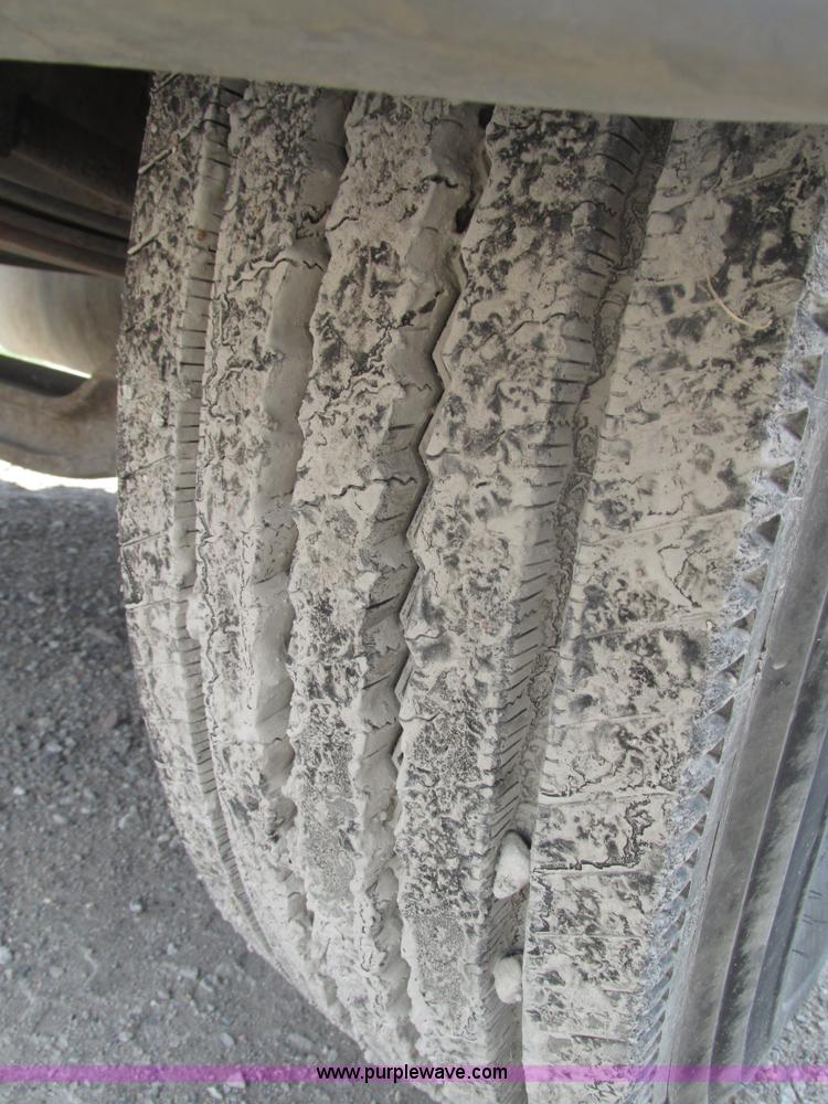 image for item H1141 1998 Mack CH613 semi truck