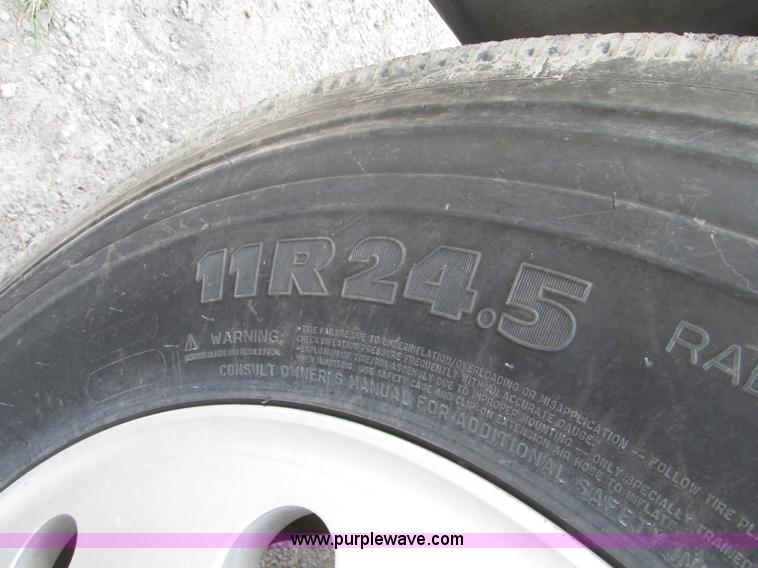 image for item H1141 1998 Mack CH613 semi truck