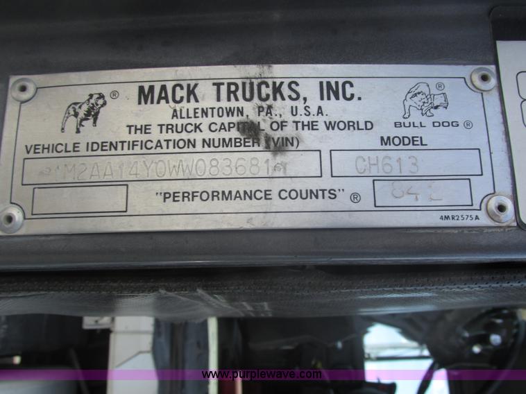 image for item H1141 1998 Mack CH613 semi truck
