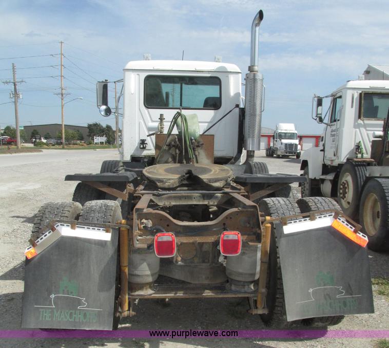 image for item H1142 2000 Mack CH613 semi truck