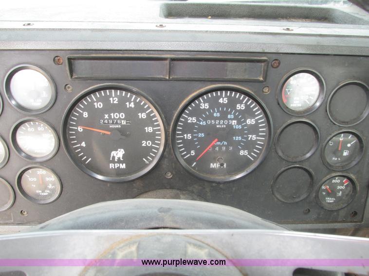 image for item H1142 2000 Mack CH613 semi truck