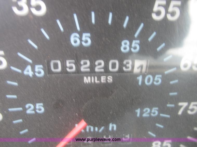 image for item H1142 2000 Mack CH613 semi truck