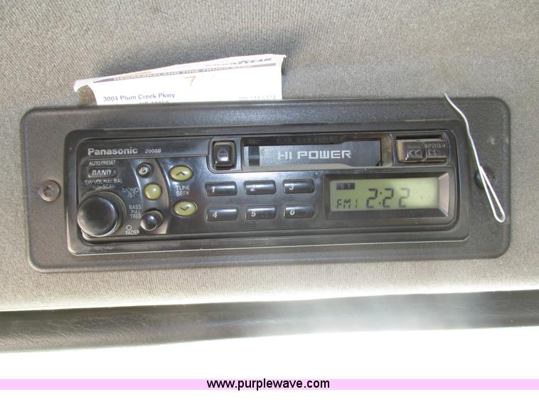 image for item H1142 2000 Mack CH613 semi truck