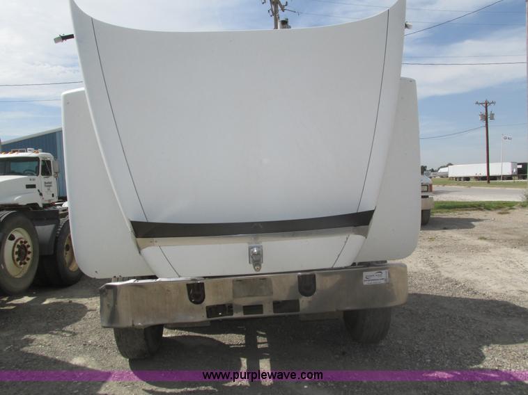 image for item H1142 2000 Mack CH613 semi truck