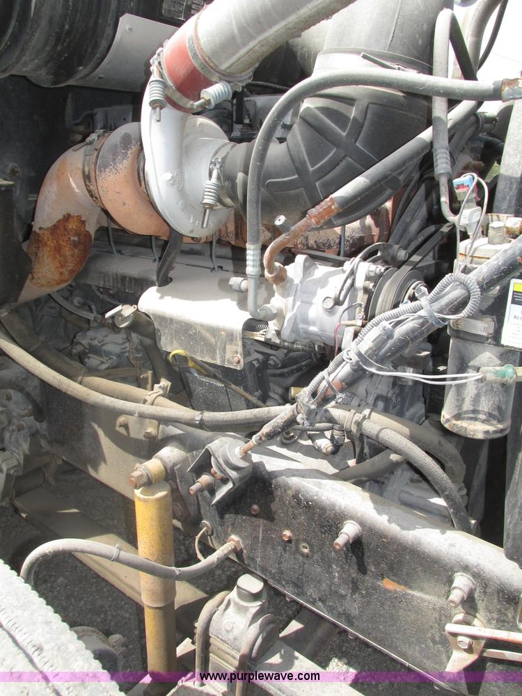 image for item H1142 2000 Mack CH613 semi truck