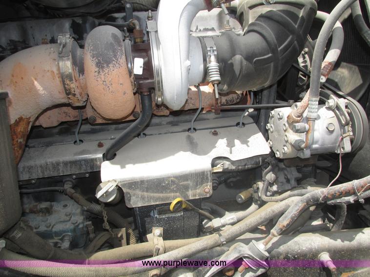 image for item H1142 2000 Mack CH613 semi truck