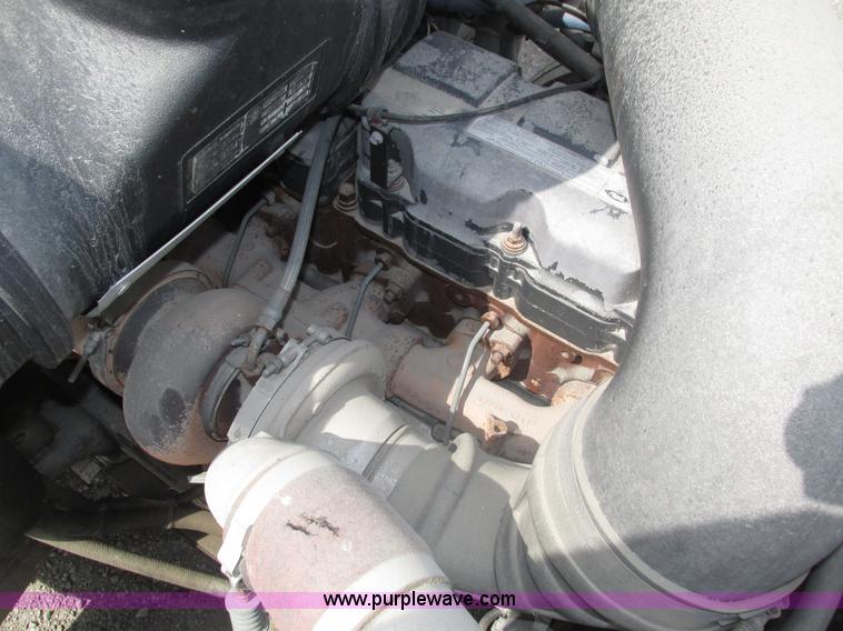 image for item H1142 2000 Mack CH613 semi truck