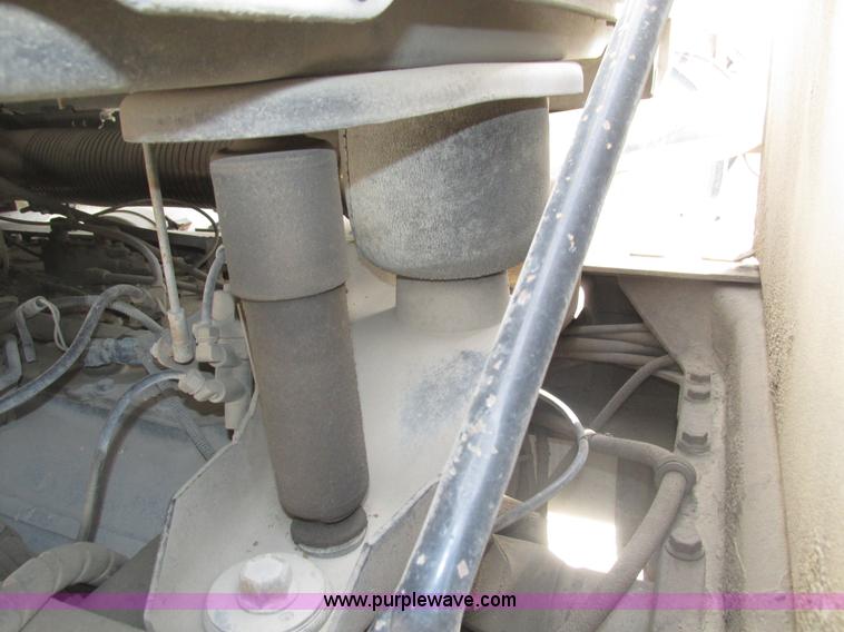 image for item H1142 2000 Mack CH613 semi truck