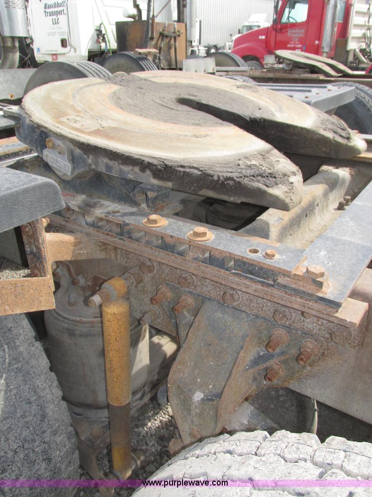 image for item H1142 2000 Mack CH613 semi truck