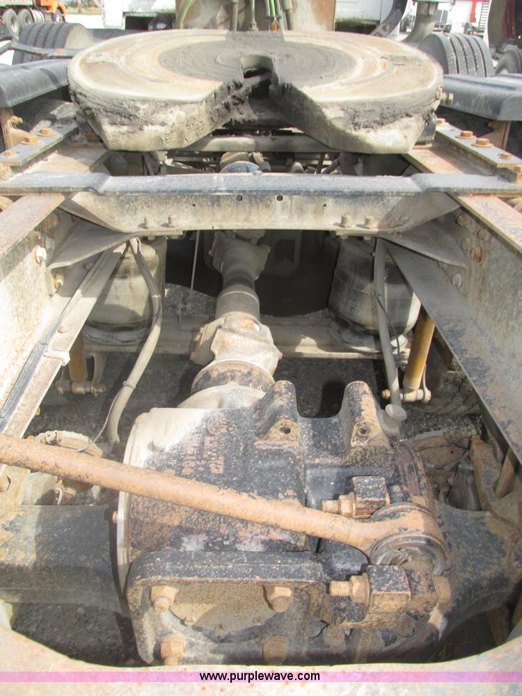 image for item H1142 2000 Mack CH613 semi truck