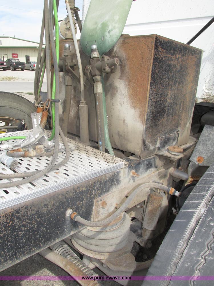 image for item H1142 2000 Mack CH613 semi truck