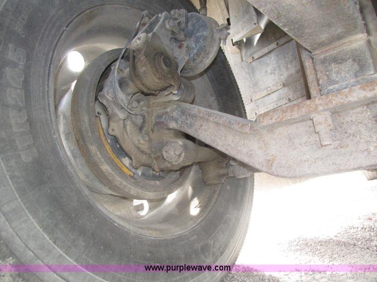 image for item H1142 2000 Mack CH613 semi truck