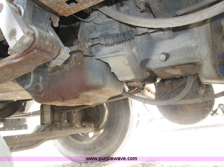 image for item H1142 2000 Mack CH613 semi truck