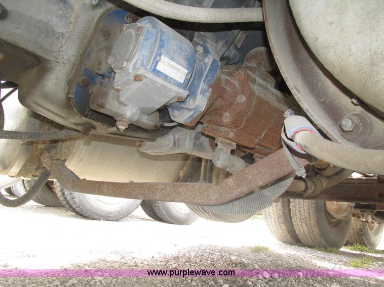 image for item H1142 2000 Mack CH613 semi truck