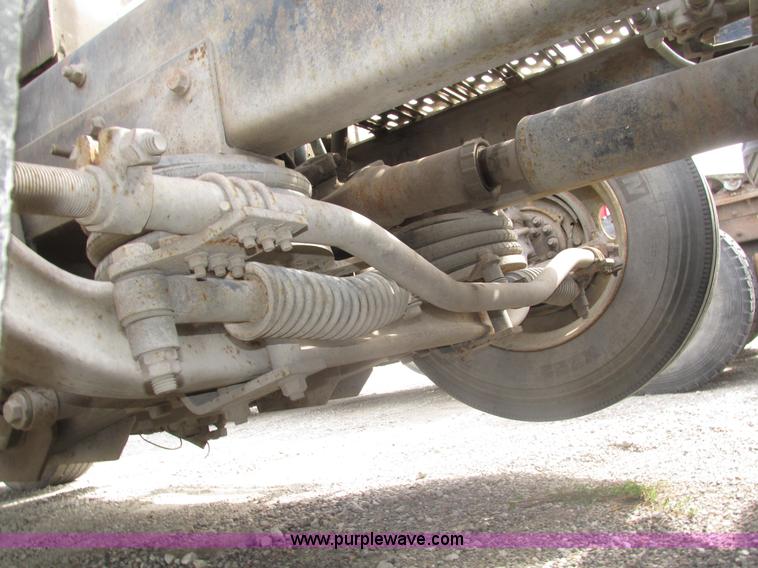 image for item H1142 2000 Mack CH613 semi truck