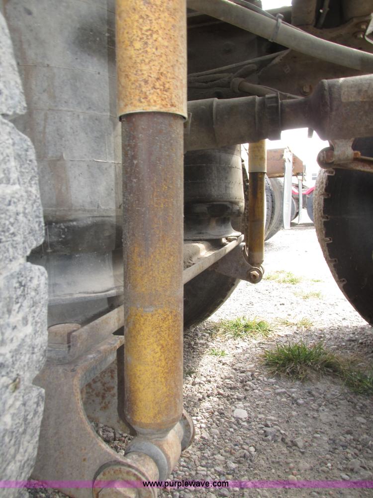 image for item H1142 2000 Mack CH613 semi truck