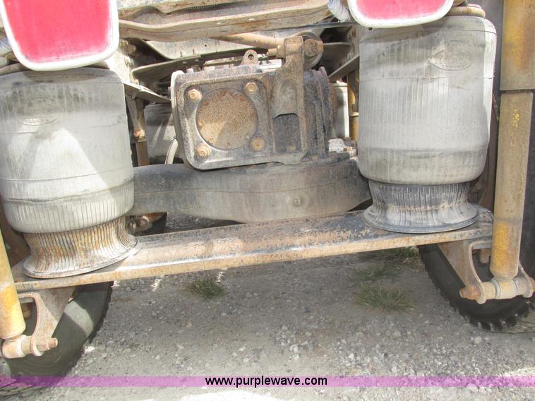 image for item H1142 2000 Mack CH613 semi truck