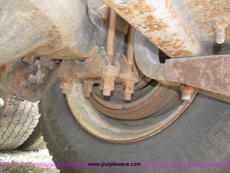 image for item H1142 2000 Mack CH613 semi truck