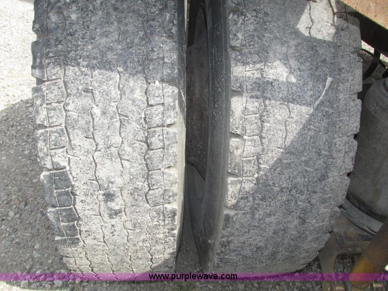 image for item H1142 2000 Mack CH613 semi truck