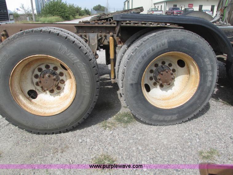 image for item H1142 2000 Mack CH613 semi truck