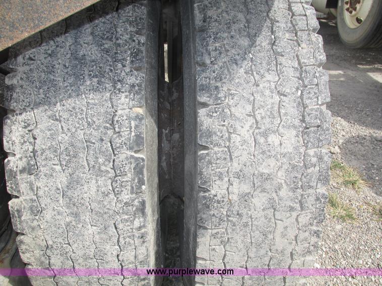 image for item H1142 2000 Mack CH613 semi truck