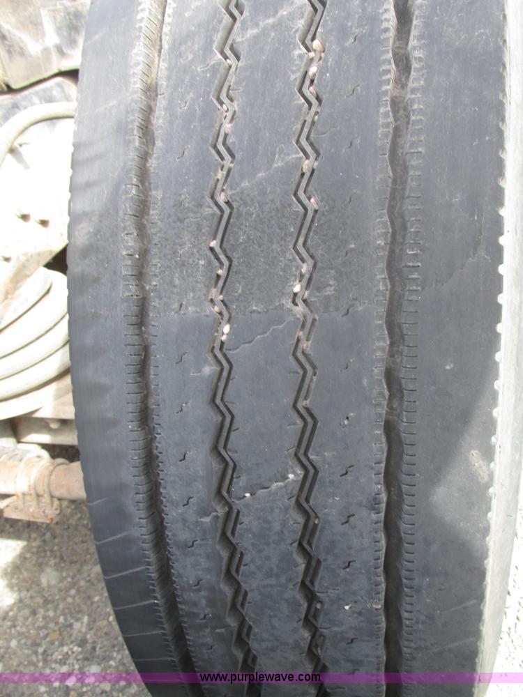 image for item H1142 2000 Mack CH613 semi truck