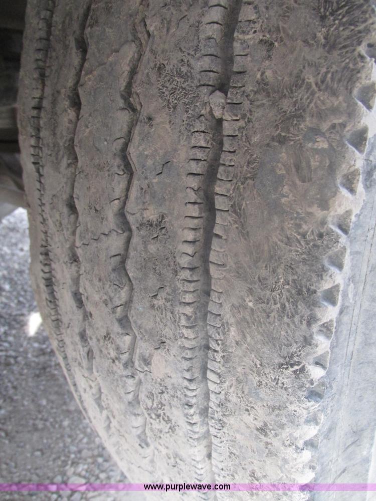 image for item H1142 2000 Mack CH613 semi truck