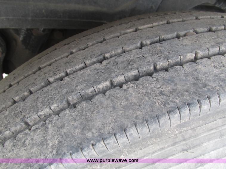 image for item H1142 2000 Mack CH613 semi truck