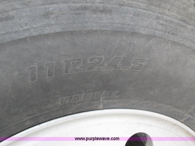 image for item H1142 2000 Mack CH613 semi truck