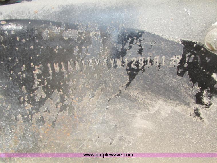 image for item H1142 2000 Mack CH613 semi truck