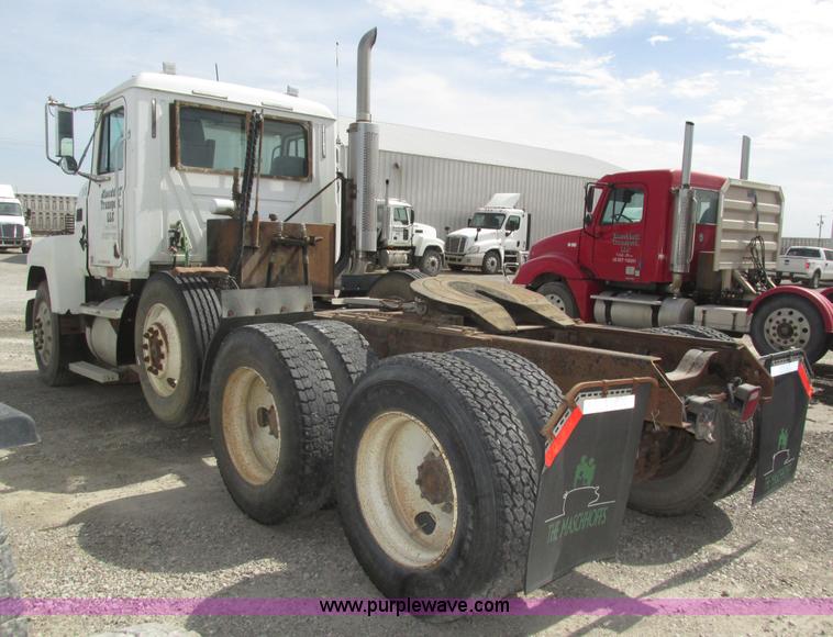 image for item H1143 2001 Mack CH613 semi truck