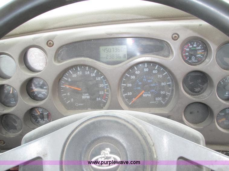 image for item H1143 2001 Mack CH613 semi truck