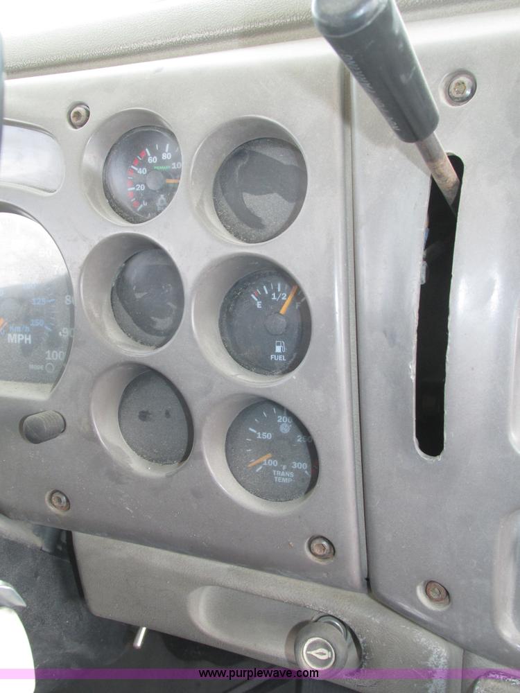 image for item H1143 2001 Mack CH613 semi truck