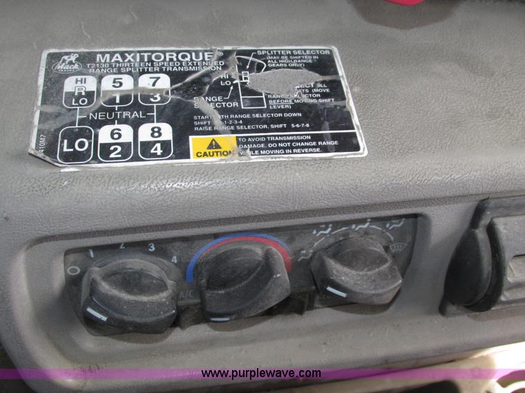 image for item H1143 2001 Mack CH613 semi truck