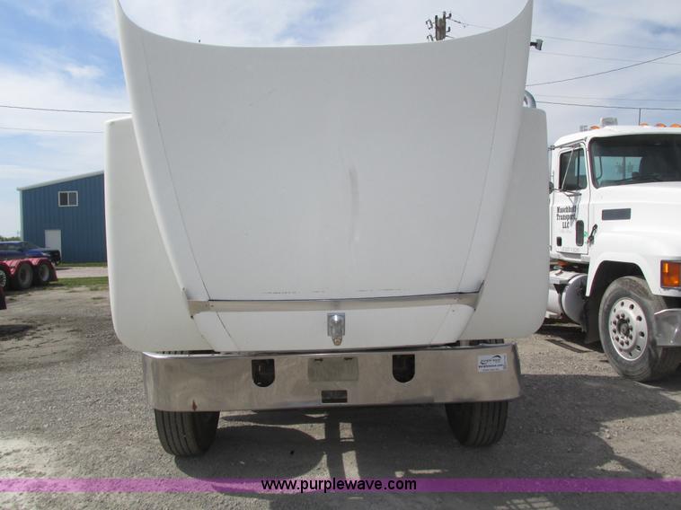 image for item H1143 2001 Mack CH613 semi truck