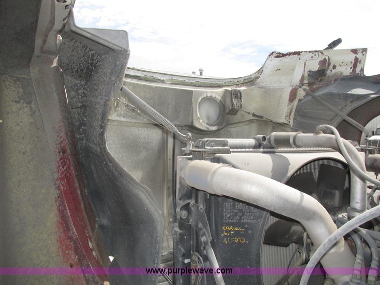 image for item H1143 2001 Mack CH613 semi truck