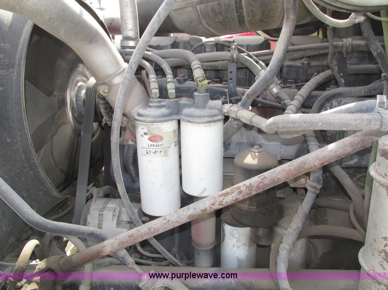 image for item H1143 2001 Mack CH613 semi truck