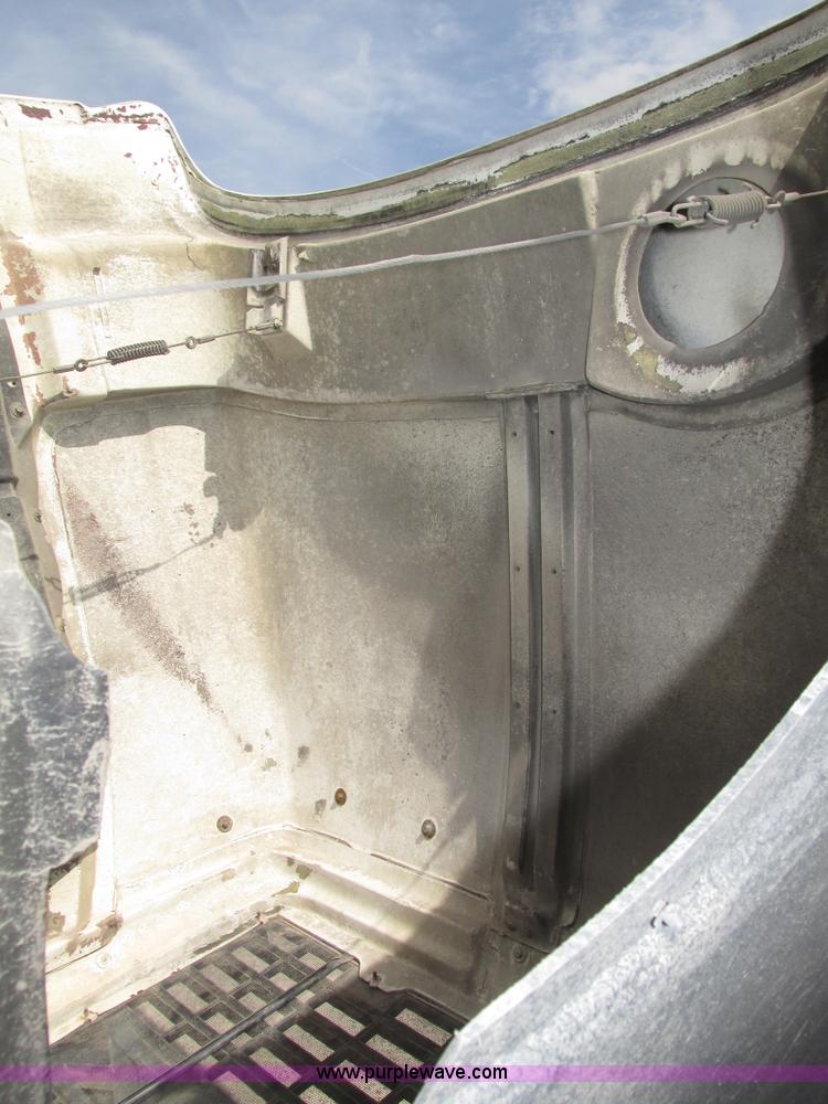 image for item H1143 2001 Mack CH613 semi truck