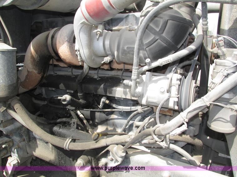 image for item H1143 2001 Mack CH613 semi truck