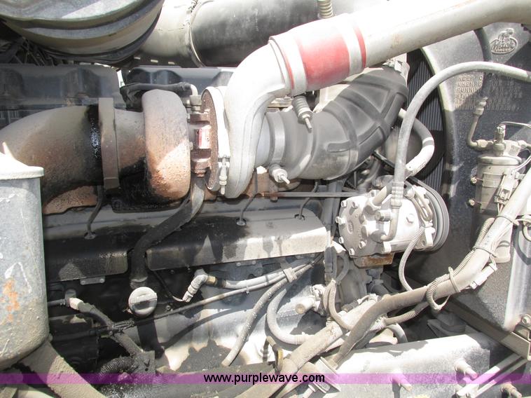 image for item H1143 2001 Mack CH613 semi truck