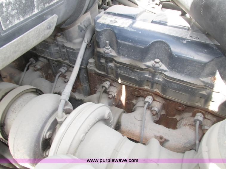 image for item H1143 2001 Mack CH613 semi truck