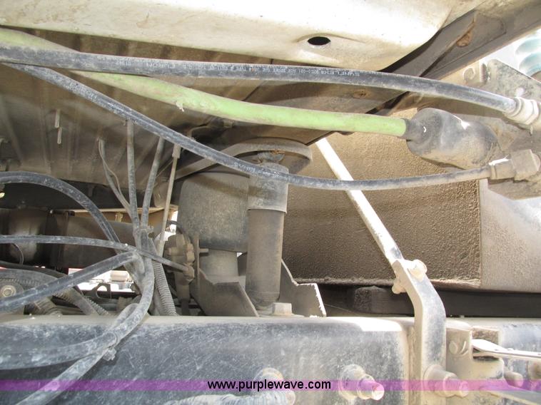 image for item H1143 2001 Mack CH613 semi truck