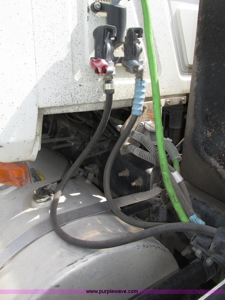 image for item H1143 2001 Mack CH613 semi truck